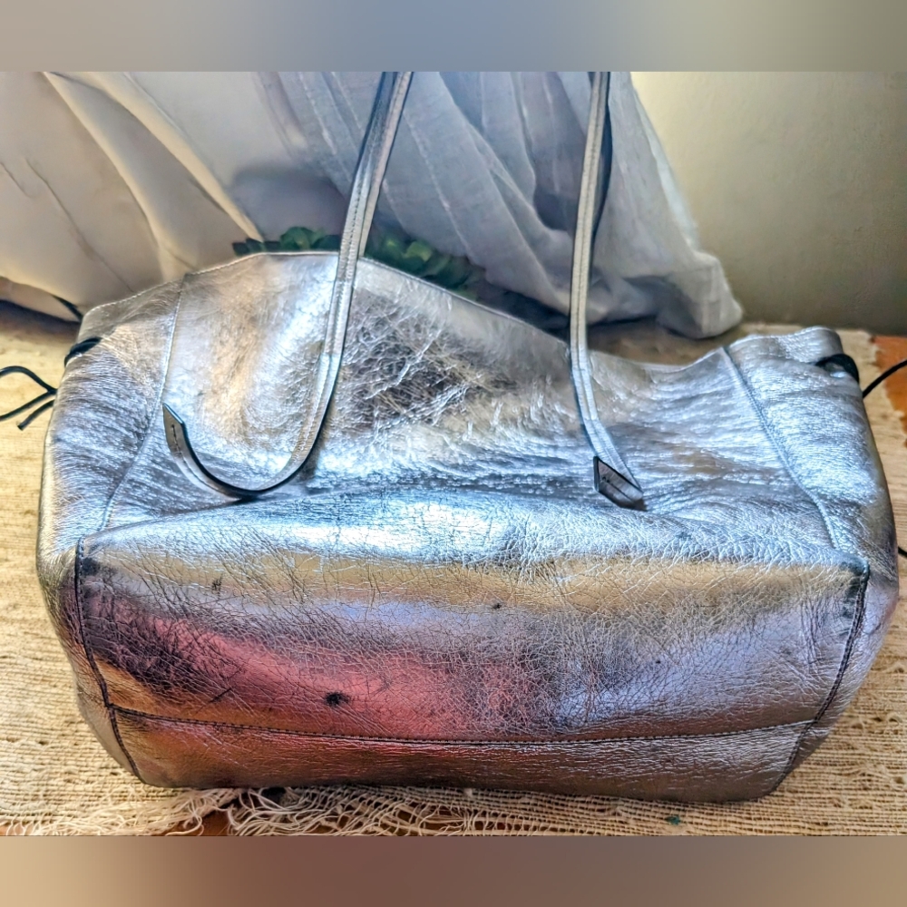 Silver Metallic Tote Bag - Women - Picture 6 of 7